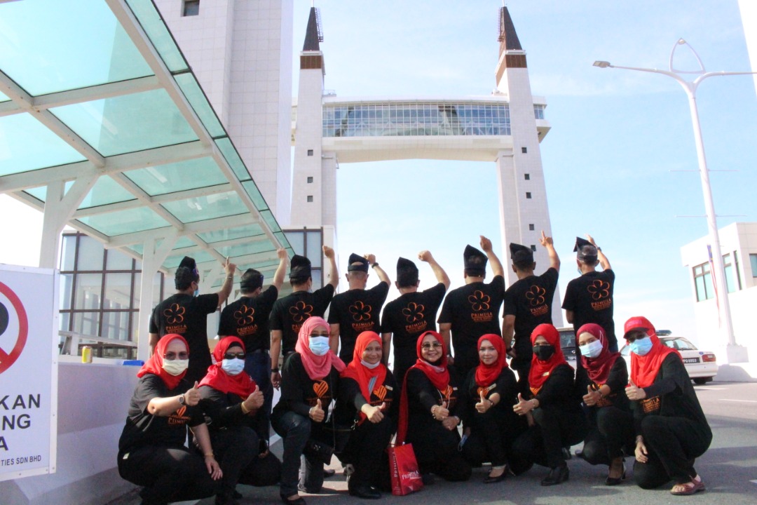 Primula Edar 1,000 Jalur Gemilang Di Atas Drawbridge Terengganu